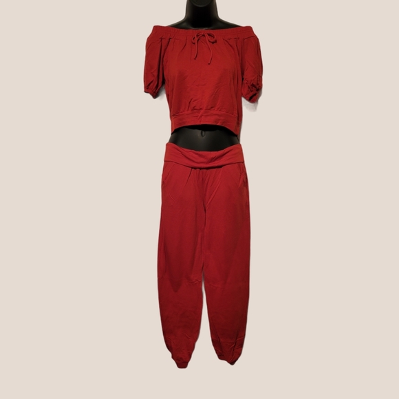 Off The Shoulder Jogger Set - Picture 3 of 3